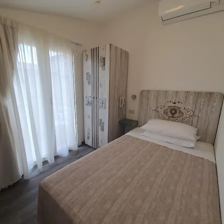 Hotel Esedra 3*