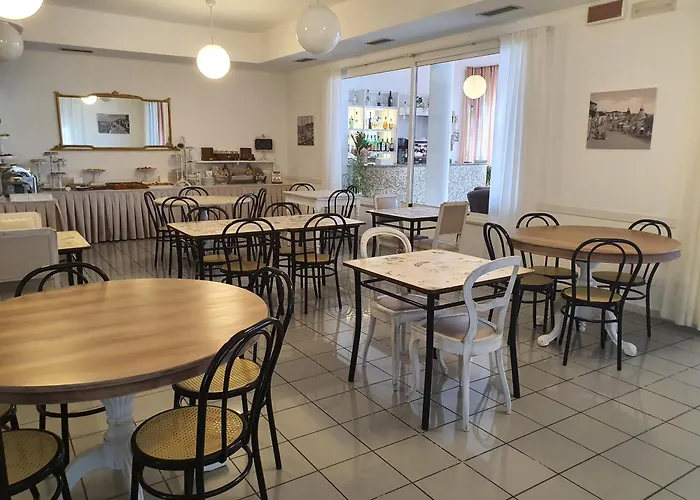 Esedra Hotel 3*
